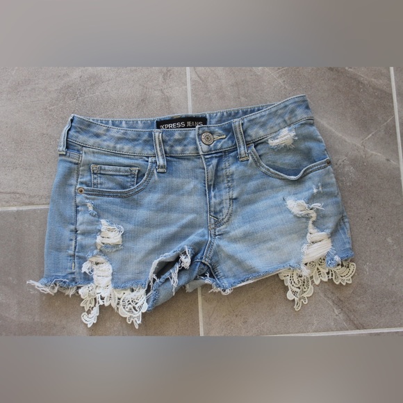 Express Shorts - Picture 1 of 3